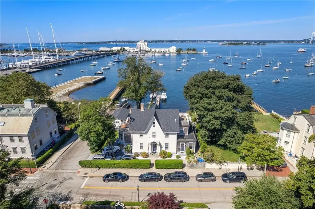 58 Washington Street Newport RI 02840