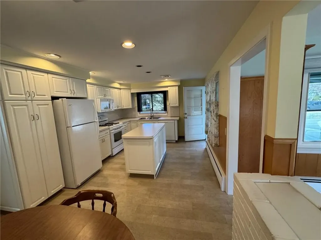 1047 Narragansett Parkway Warwick RI 02888