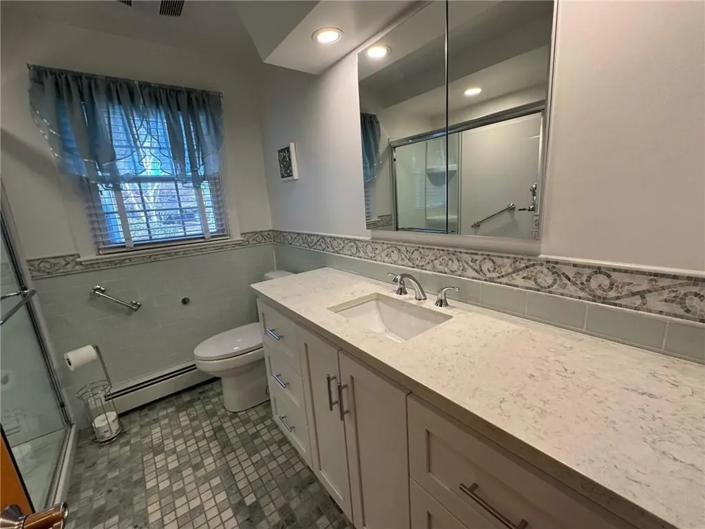 1047 Narragansett Parkway Warwick RI 02888