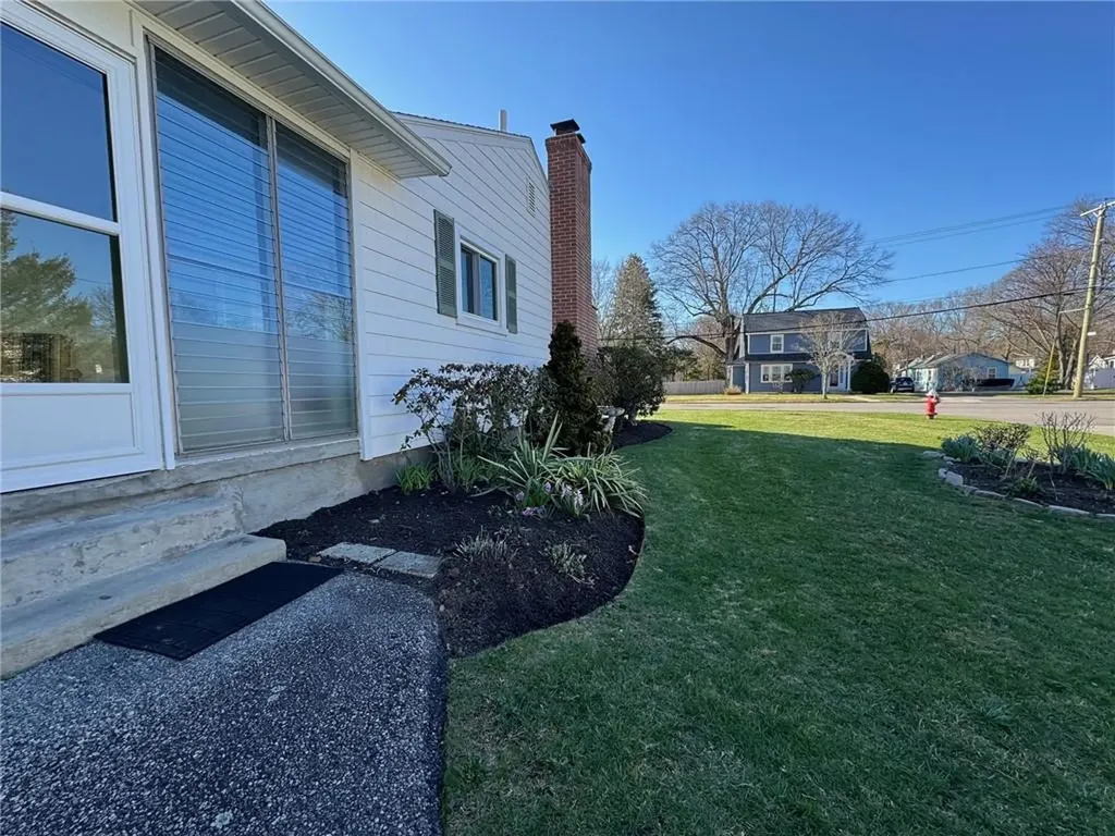 1047 Narragansett Parkway Warwick RI 02888