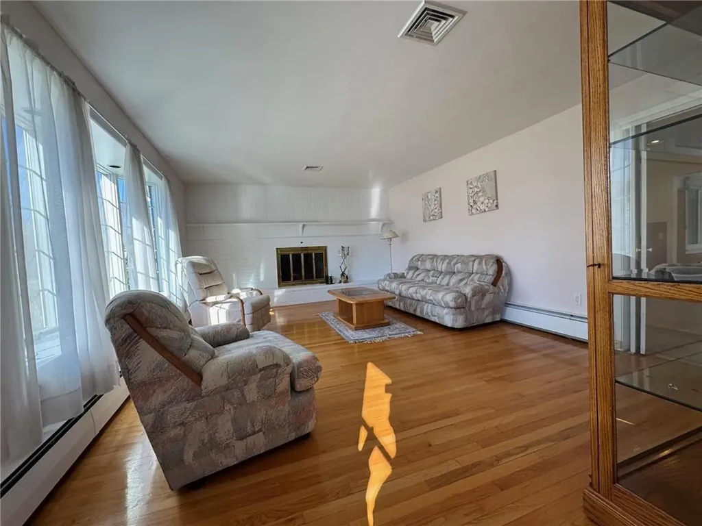 1047 Narragansett Parkway Warwick RI 02888