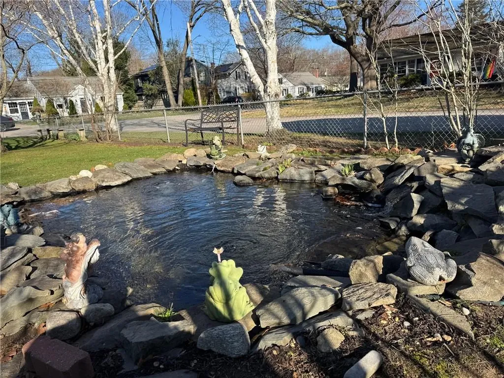 1047 Narragansett Parkway Warwick RI 02888