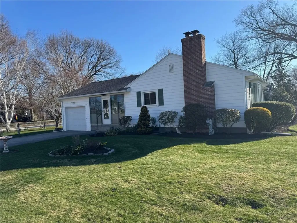 1047 Narragansett Parkway Warwick RI 02888