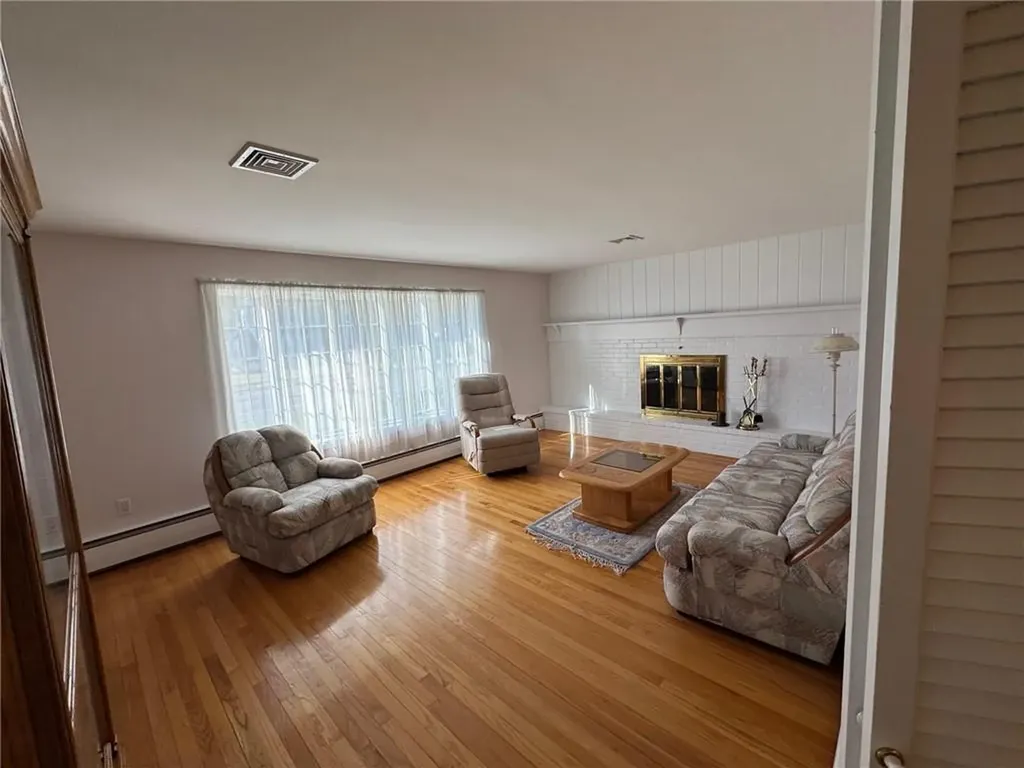 1047 Narragansett Parkway Warwick RI 02888