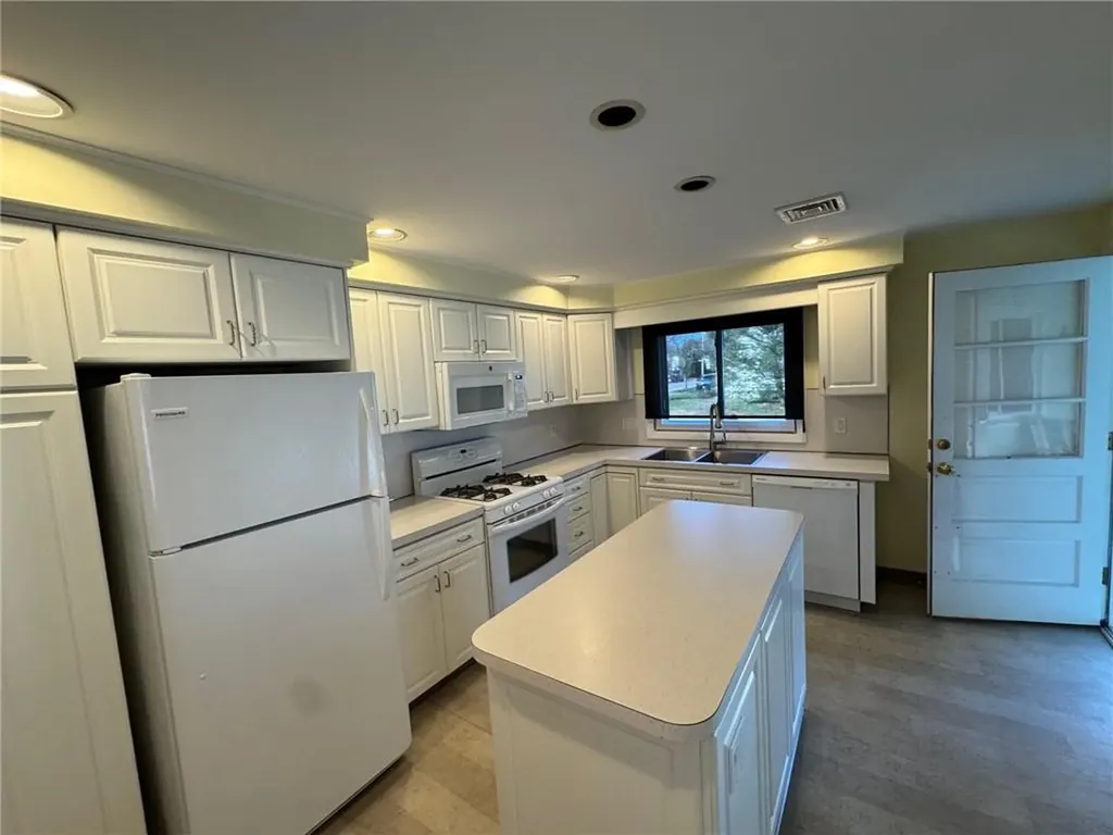 1047 Narragansett Parkway Warwick RI 02888