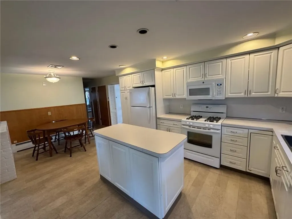 1047 Narragansett Parkway Warwick RI 02888