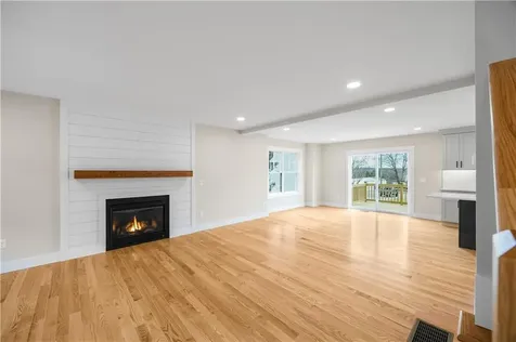 89 Street Agnes Avenue Woonsocket RI 02895