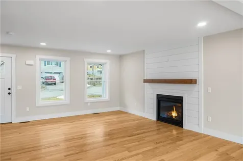 89 Street Agnes Avenue Woonsocket RI 02895