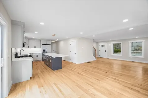 89 Street Agnes Avenue Woonsocket RI 02895