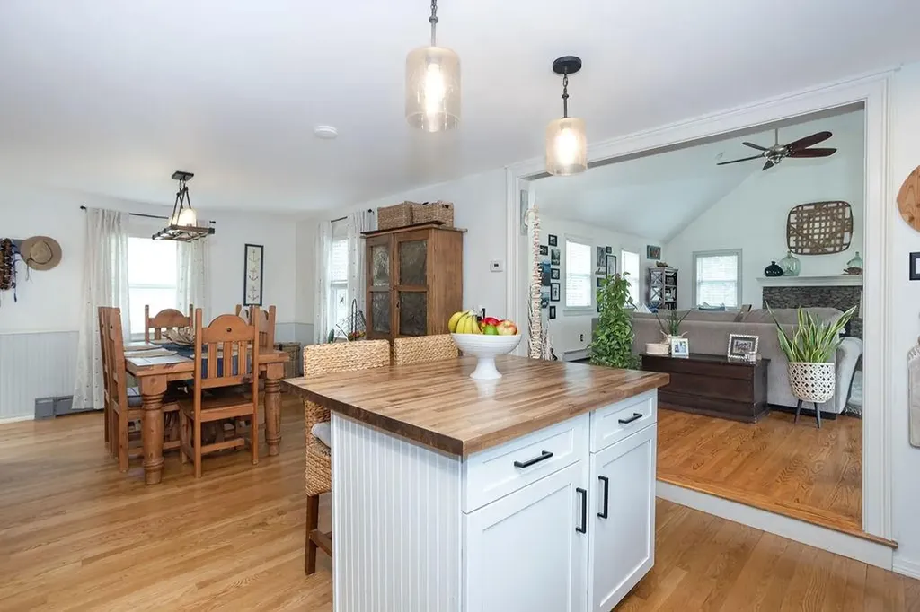 403 Valley Road Middletown RI 02842