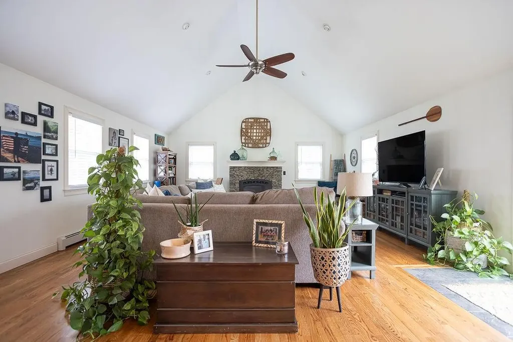 403 Valley Road Middletown RI 02842