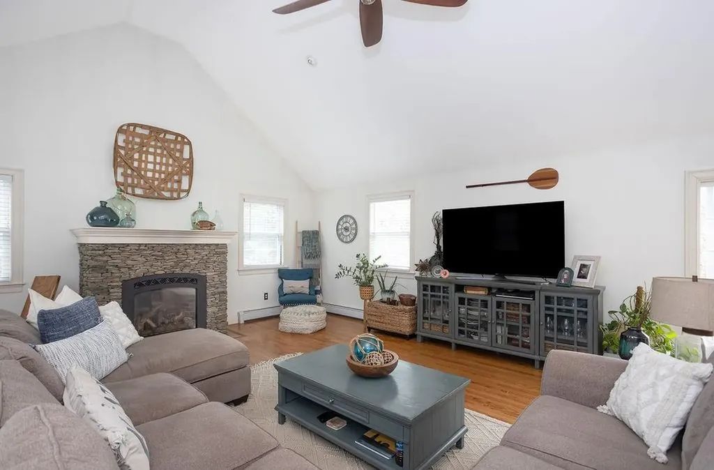 403 Valley Road Middletown RI 02842