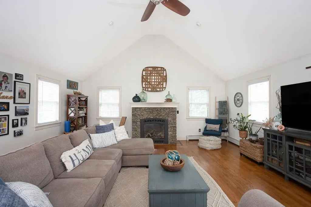 403 Valley Road Middletown RI 02842