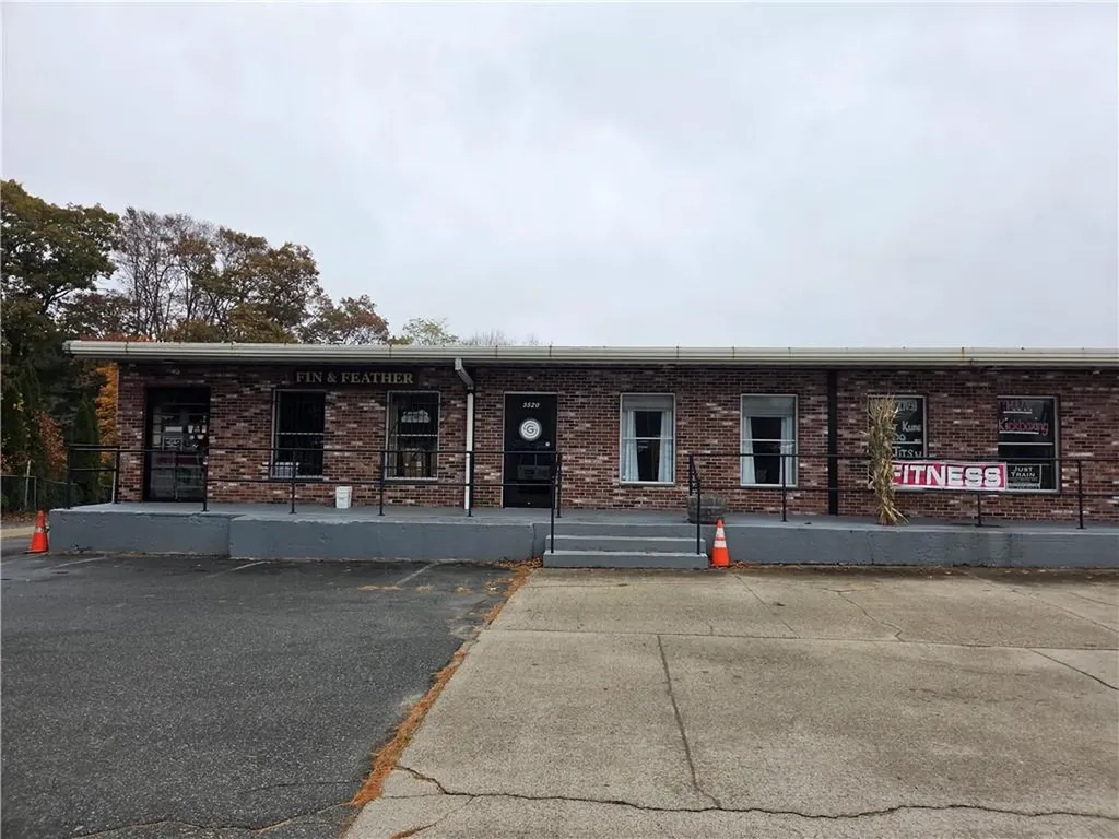 3520 Quaker Lane North Kingstown RI 02852