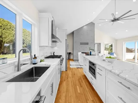 95 Holman Street Portsmouth RI 02871