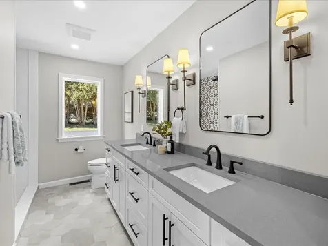 95 Holman Street Portsmouth RI 02871