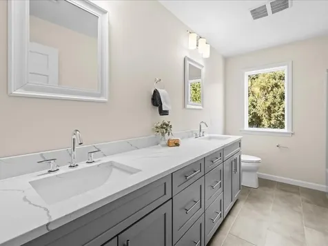 95 Holman Street Portsmouth RI 02871