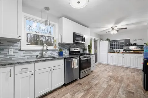 69 Walden Way Cranston RI 02921