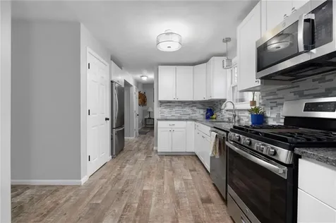 69 Walden Way Cranston RI 02921