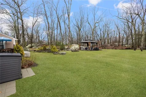 69 Walden Way Cranston RI 02921