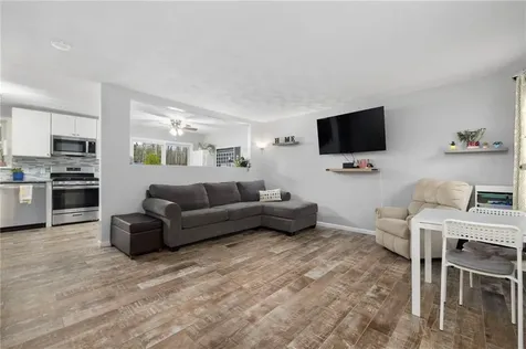 69 Walden Way Cranston RI 02921