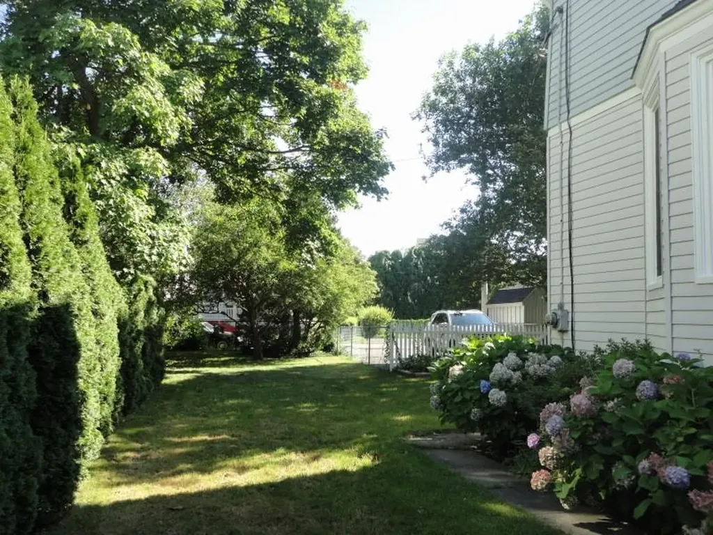 39 E Bowery Street Newport RI 02840
