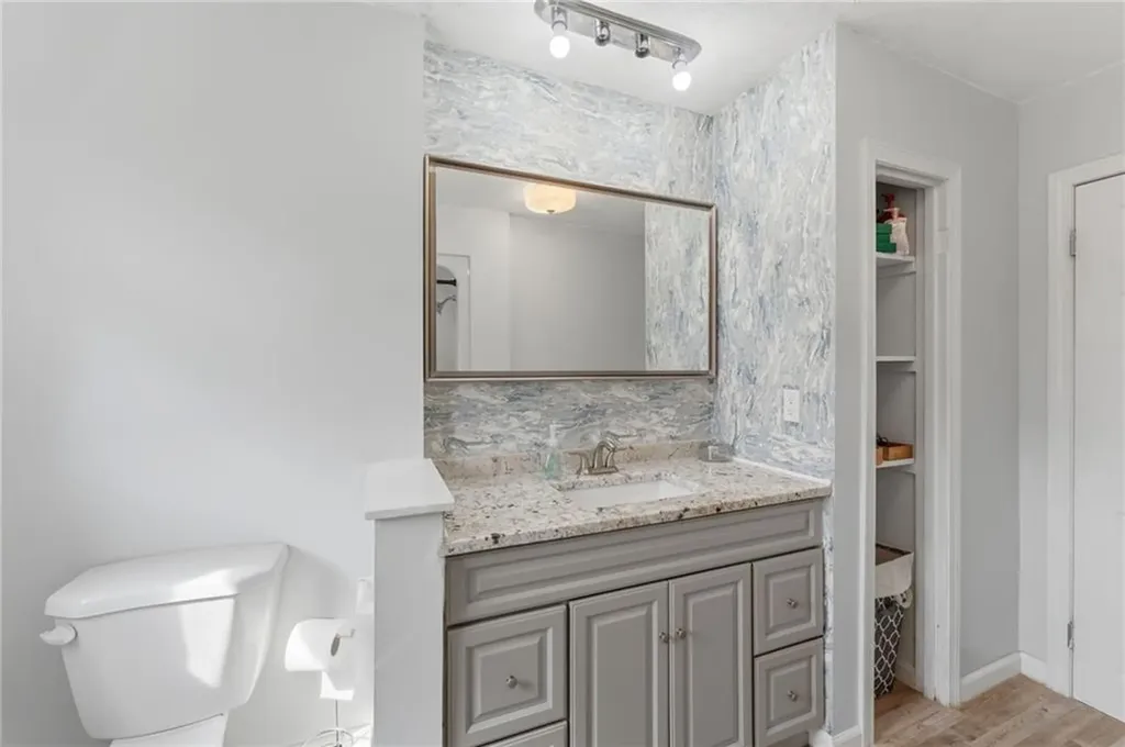 84 North View Avenue Cranston RI 02920