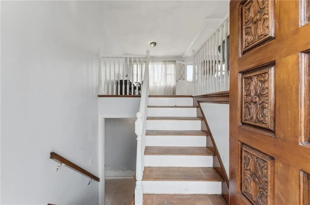 84 North View Avenue Cranston RI 02920