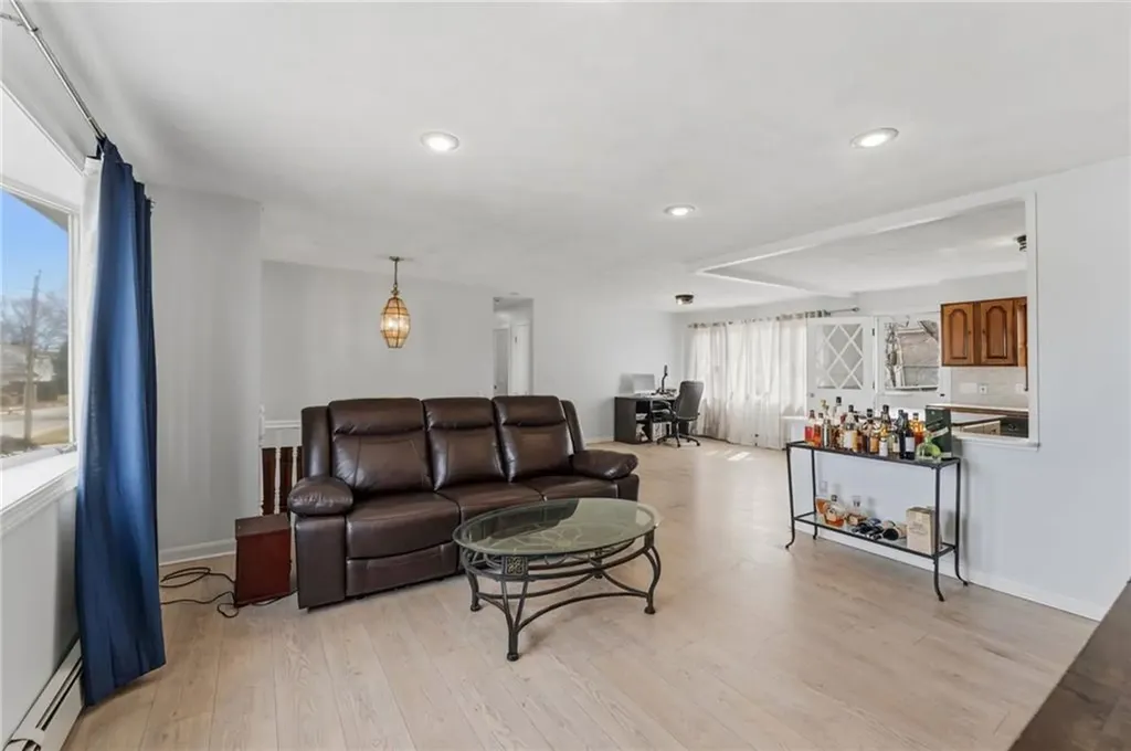 84 North View Avenue Cranston RI 02920