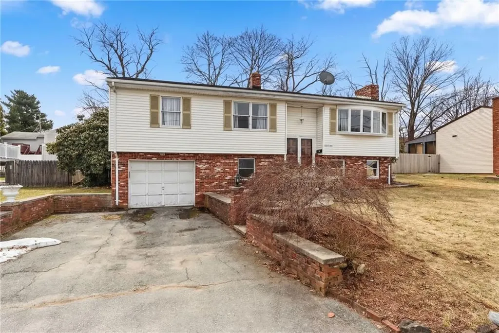 84 North View Avenue Cranston RI 02920