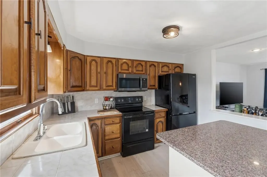 84 North View Avenue Cranston RI 02920