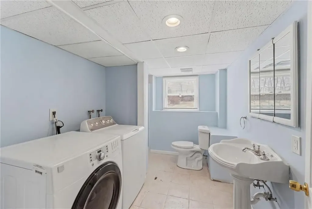 84 North View Avenue Cranston RI 02920