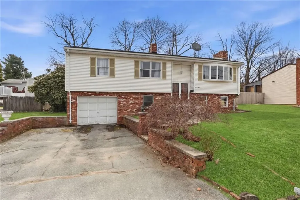 84 North View Avenue Cranston RI 02920