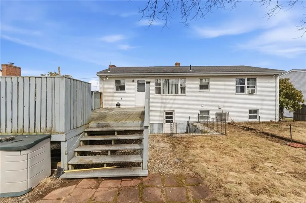 84 North View Avenue Cranston RI 02920