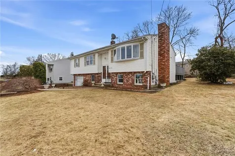 84 North View Avenue Cranston RI 02920
