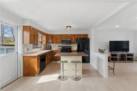 84 North View Avenue Cranston RI 02920