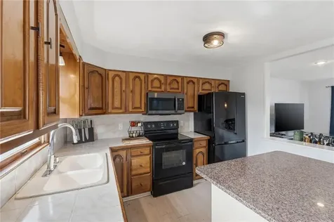 84 North View Avenue Cranston RI 02920