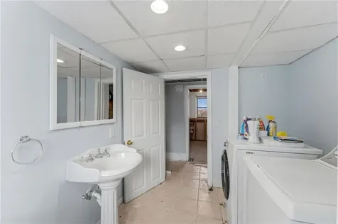 84 North View Avenue Cranston RI 02920