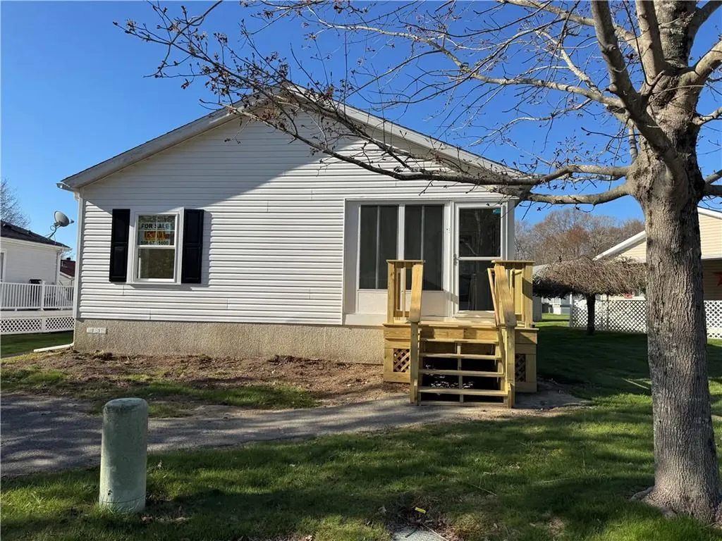 15 Bluebird Street Tiverton RI 02878