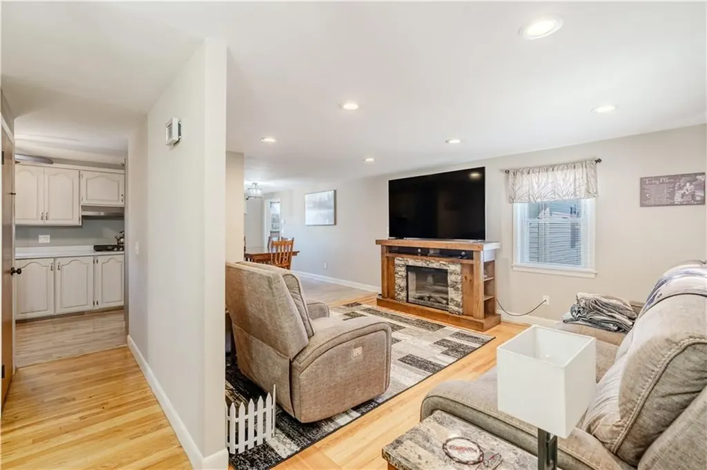 1785 W Shore Road Warwick RI 02889