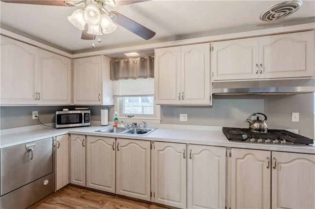 1785 W Shore Road Warwick RI 02889