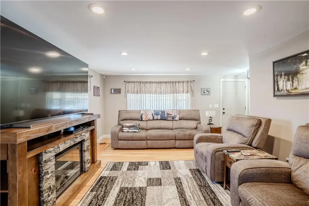 1785 W Shore Road Warwick RI 02889
