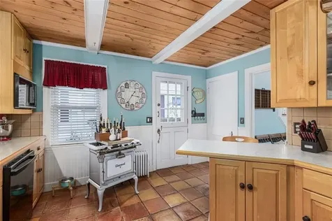 57 Peckham Avenue North Providence RI 02908