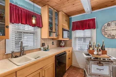 57 Peckham Avenue North Providence RI 02908
