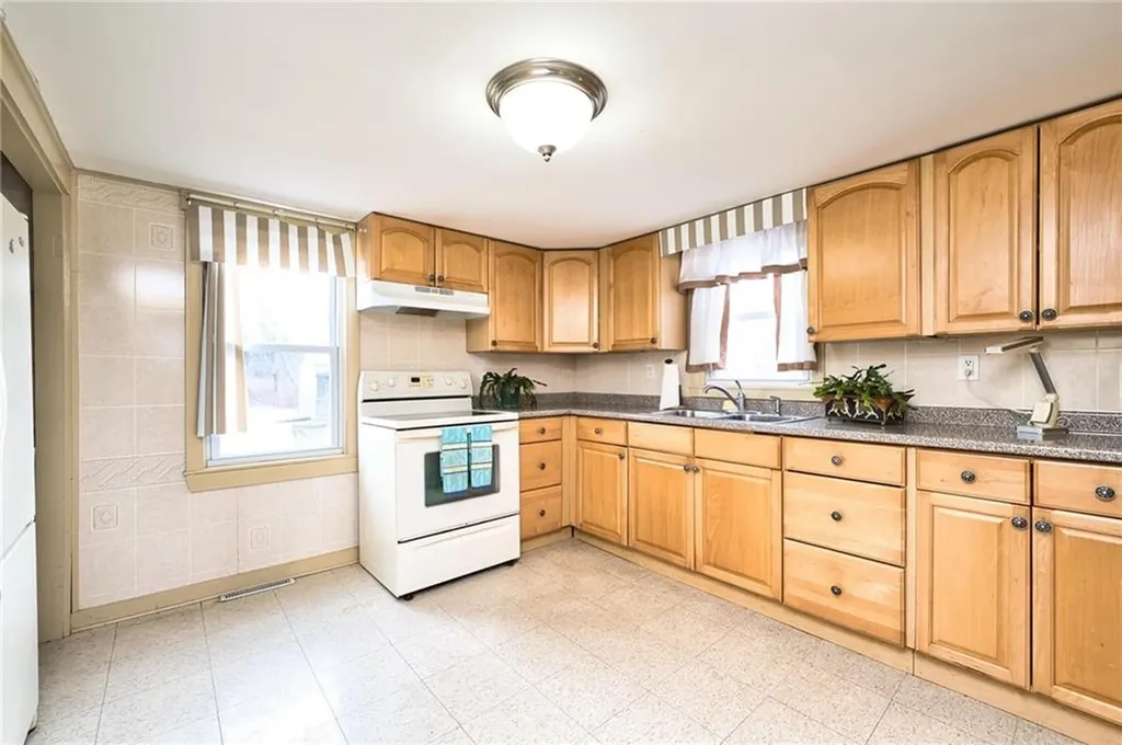 138 Willow Avenue Little Compton RI 02837