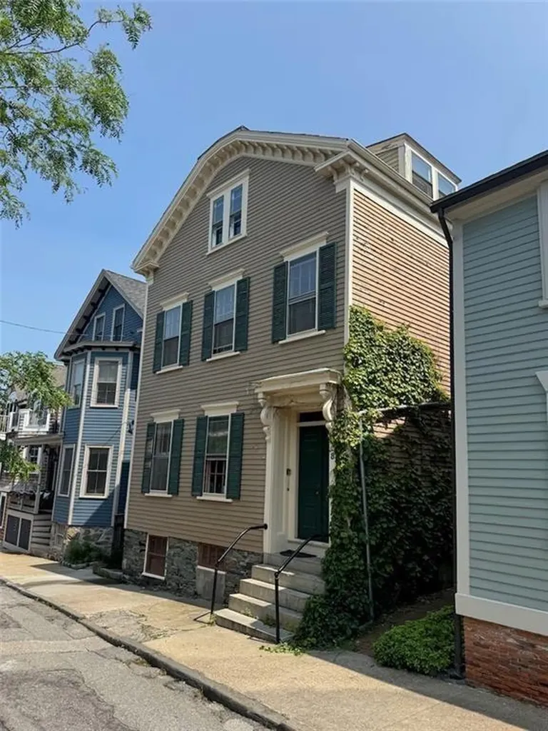 8 Barney Street Newport RI 02840