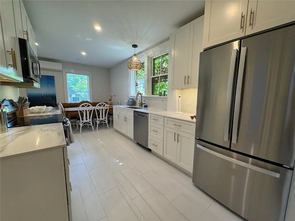 8 Barney Street Newport RI 02840