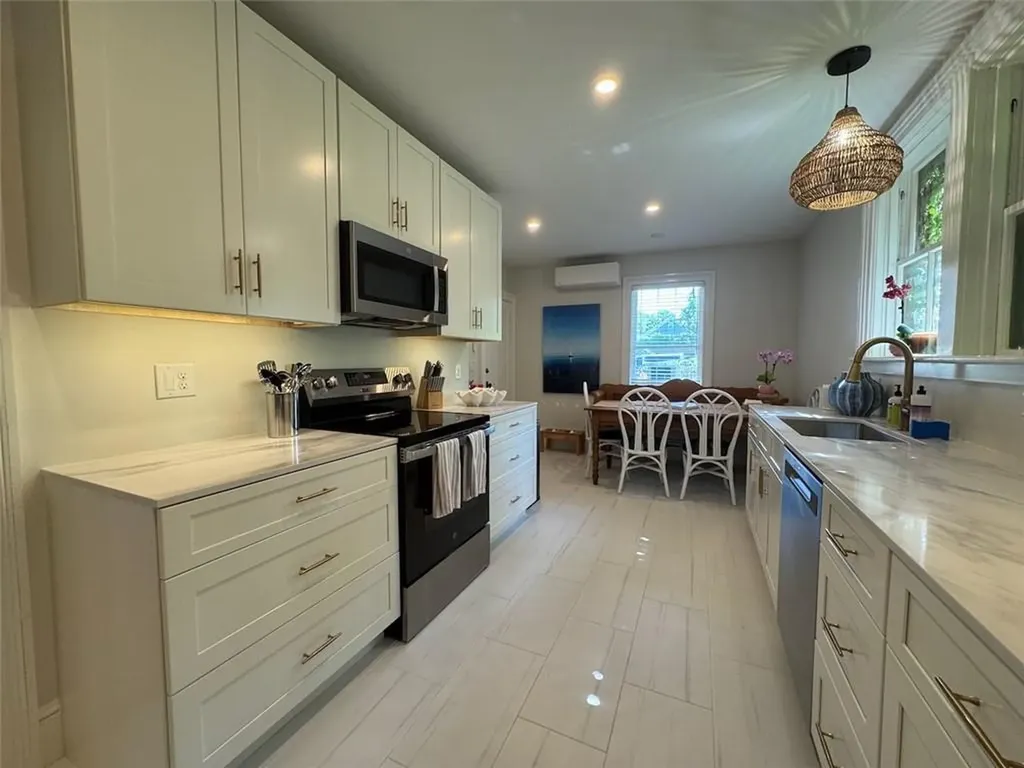 8 Barney Street Newport RI 02840