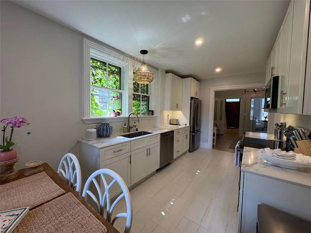 8 Barney Street Newport RI 02840