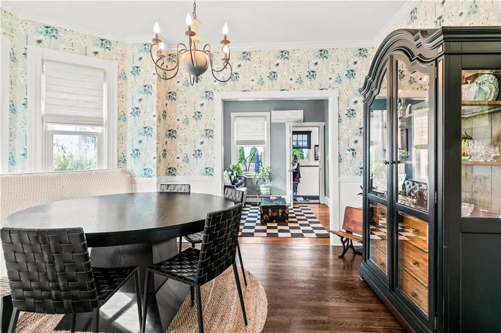 75 Roseneath Avenue Newport RI 02840